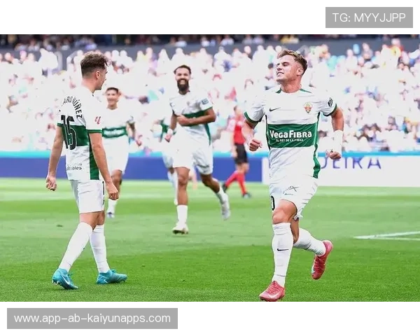 埃尔切用“硬度”撼动银河战舰，西甲震惊