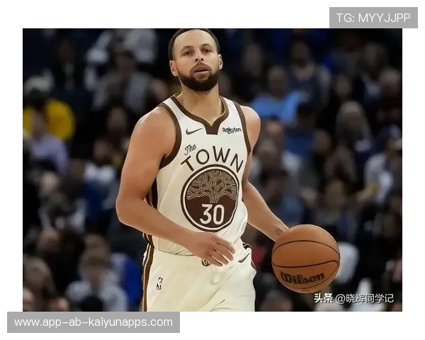 库里在球场边与怀疑者进行友好辩论,理性回应赢得尊重